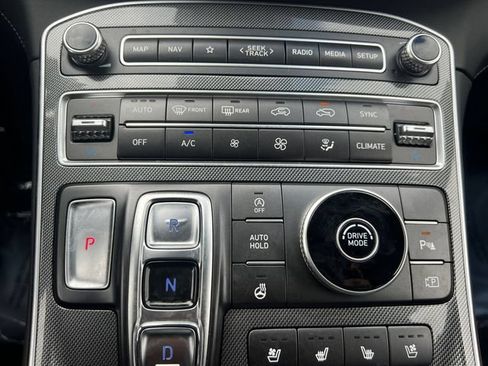 Used 2022 Hyundai Santa Fe Limited FWD image 4