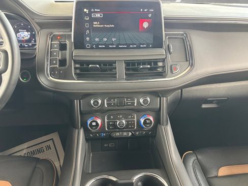 Used 2024 GMC Yukon AT4 w/ Technology Package image 3