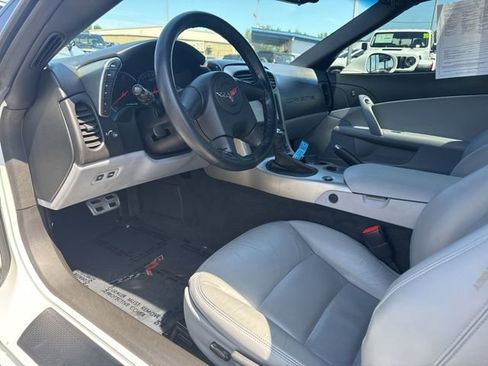 Used 2005 Chevrolet Corvette Coupe w/ Preferred Equipment Group RWD image 14