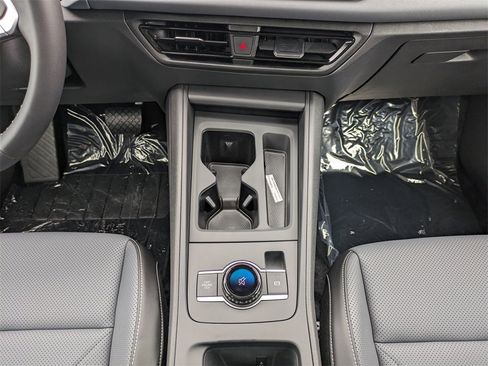 New 2025 Volkswagen Tiguan SE image 19