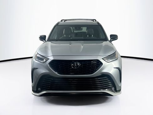 Used 2021 Toyota Highlander XSE image 2