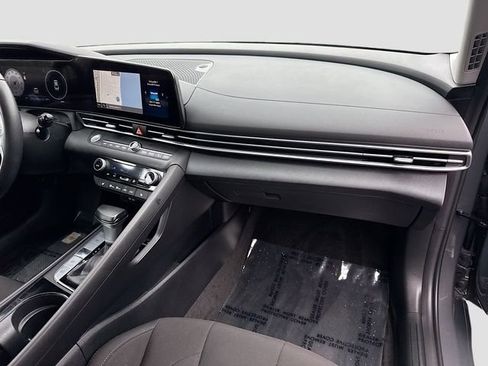 Certified 2025 Hyundai Elantra SEL image 28