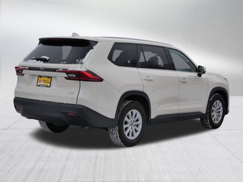 Used 2024 Toyota Grand Highlander XLE image 7