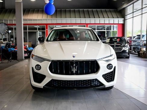 Used 2022 Maserati Levante Modena AWD/4WD image 2