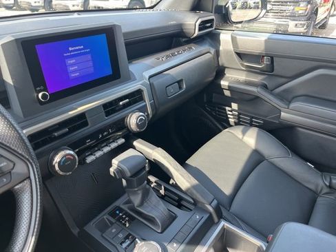 Used 2026 Toyota Tacoma SR5 AWD/4WD image 11