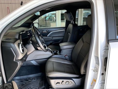 Used 2023 Chevrolet Colorado ZR2 w/ ZR2 Convenience Package III AWD/4WD image 10