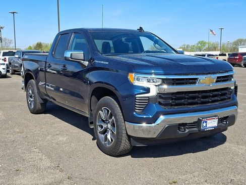 Used 2023 Chevrolet Silverado 1500 LT AWD/4WD image 2