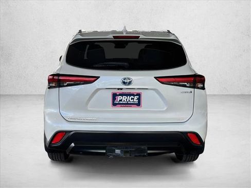 Used 2022 Toyota Highlander Bronze Edition image 8