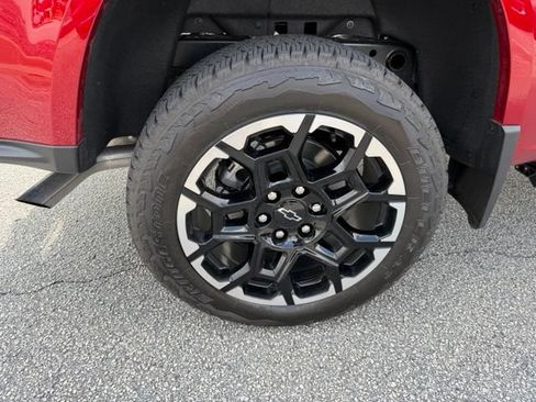 Used 2026 Chevrolet Colorado Z71 w/ Technology Package AWD/4WD image 5