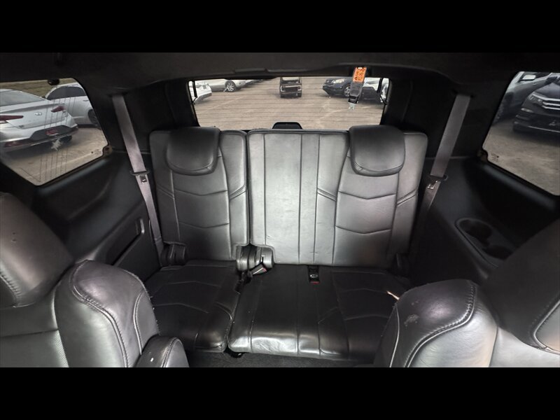 Used 2017 Cadillac Escalade Platinum AWD/4WD image 27