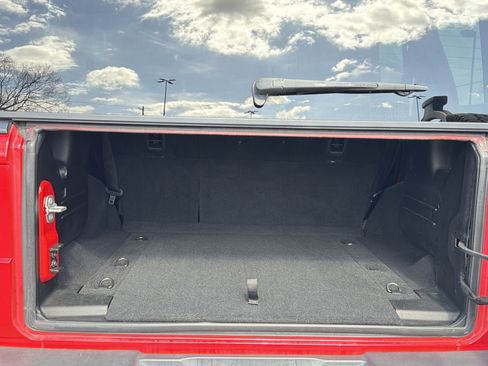 Used 2018 Jeep Wrangler Unlimited Sahara w/ Cold Weather Group image 30