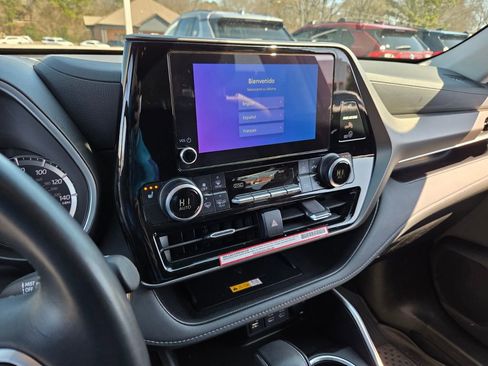 Used 2024 Toyota Highlander XLE image 23