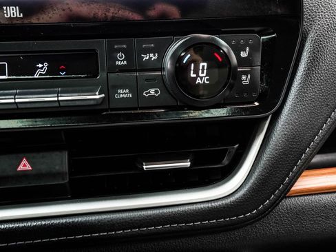 Used 2024 Toyota Grand Highlander AWD image 30
