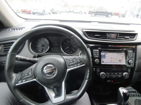 Used 2017 Nissan Rogue SL w/ SL Premium Package image 18