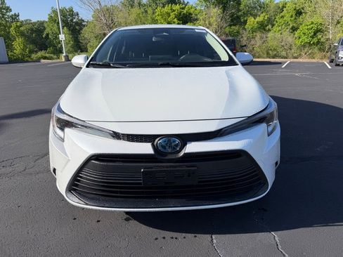 Used 2024 Toyota Corolla LE w/ LE Convenience Package AWD/4WD image 2