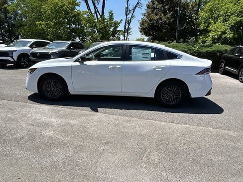 New 2026 Nissan Sentra SV w/ SV Convenience Package FWD image 4