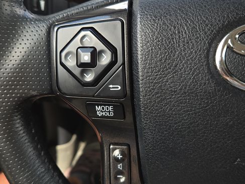Used 2016 Toyota 4Runner Trail Premium AWD/4WD image 24
