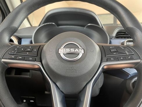 Used 2025 Nissan Versa SV image 25