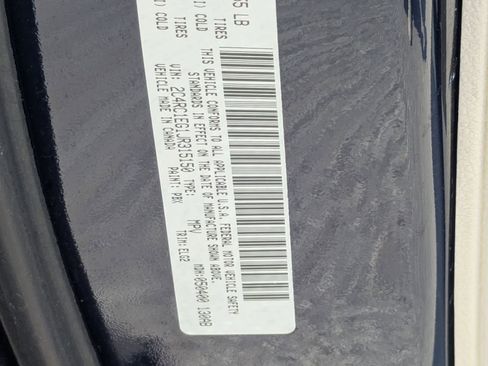 Used 2018 Chrysler Pacifica Touring-L Plus w/ Tire & Wheel Group FWD image 11
