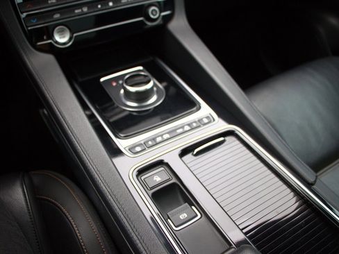 Used 2020 Jaguar F-PACE Prestige image 29