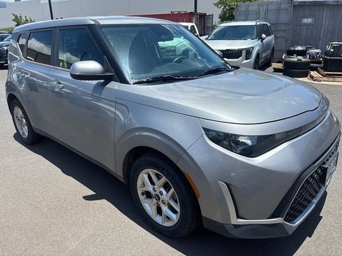 Used 2023 Kia Soul LX w/ Option Group 015 FWD image 3