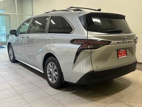 Used 2025 Toyota Sienna LE w/ Outdoor Package (TMS) image 4