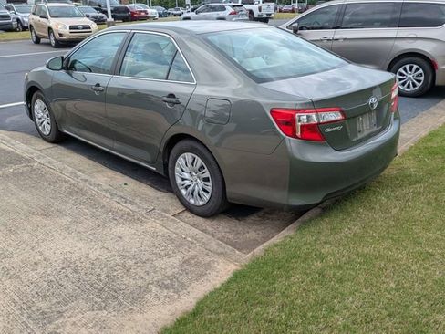 Used 2014 Toyota Camry LE FWD image 4