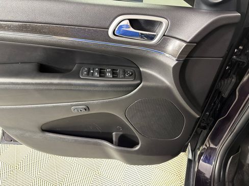 Used 2018 Jeep Grand Cherokee Limited AWD/4WD image 11