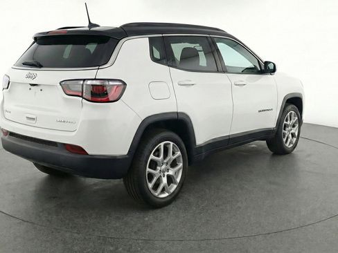 Used 2025 Jeep Compass Limited image 9