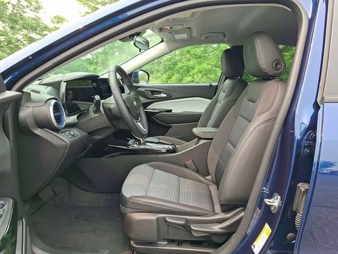 Certified 2024 Chevrolet Trax LT w/ Driver Confidence Package FWD image 18