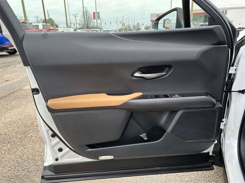 Used 2025 Lexus UX 300h AWD image 17