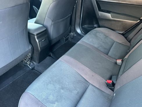 Used 2017 Toyota Corolla LE image 5