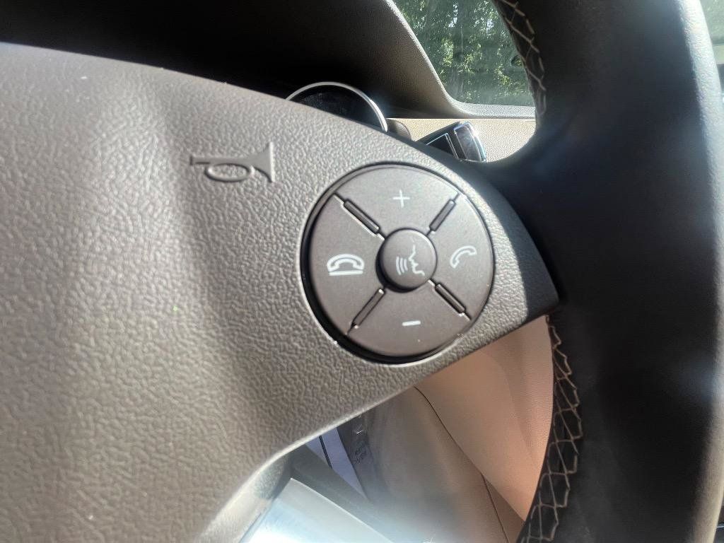 Used 2011 Mercedes-Benz R 350 4MATIC image 23