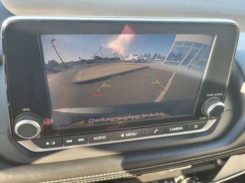Used 2024 Nissan Rogue SV FWD image 21