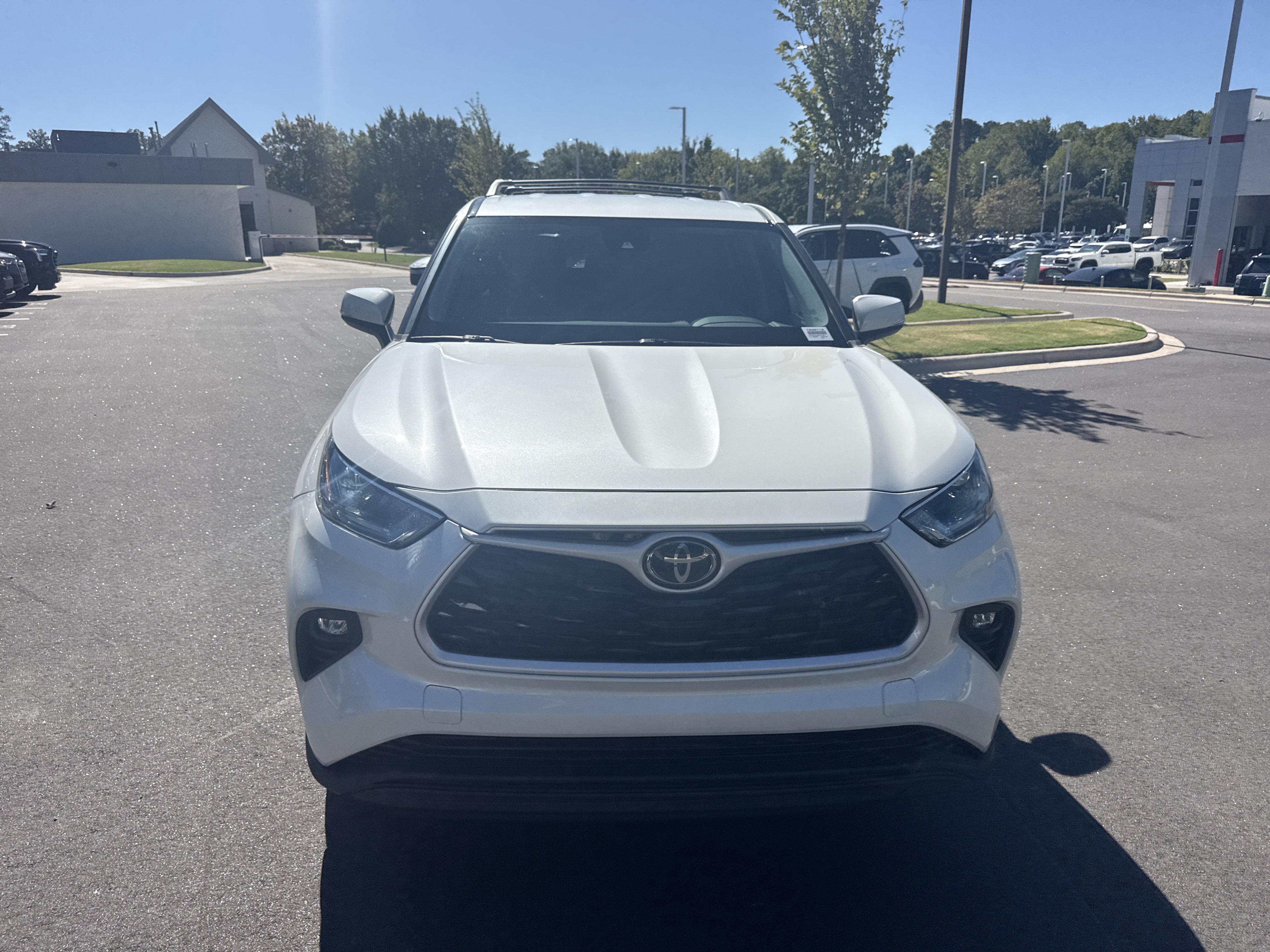 Used 2021 Toyota Highlander LE FWD image 5