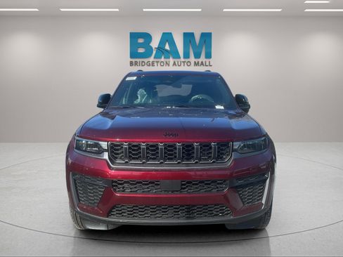 New 2026 Jeep Grand Cherokee Altitude image 2