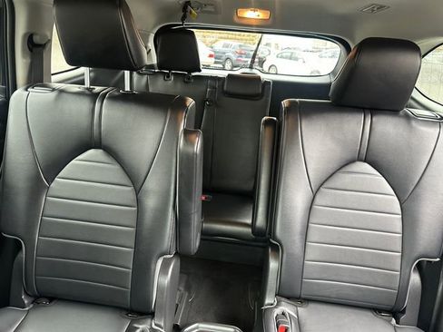 Used 2022 Toyota Highlander XLE AWD/4WD image 32