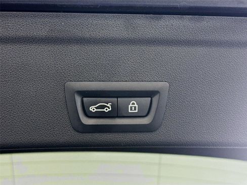 Used 2020 BMW X6 xDrive40i w/ M Sport Package image 22