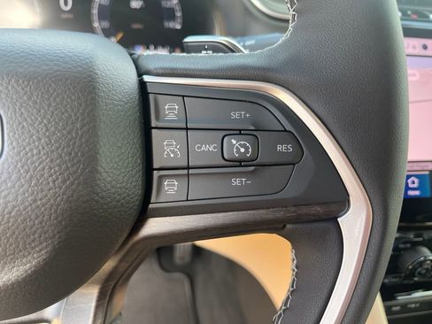 New 2025 Jeep Grand Cherokee Limited image 18