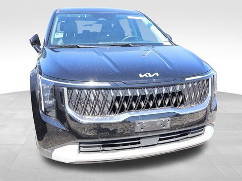 Used 2025 Kia Carnival FWD image 7