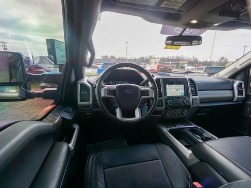 Used 2018 Ford F250 Lariat w/ Chrome Package image 16