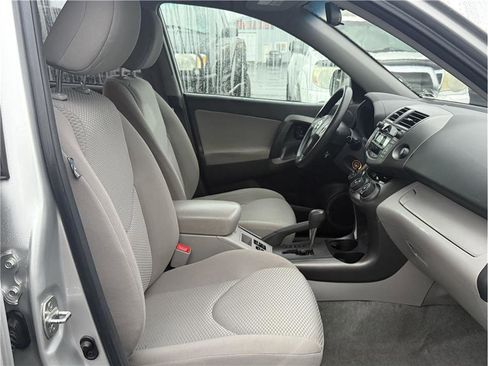 Used 2011 Toyota RAV4 4WD image 18