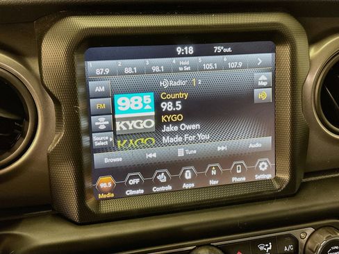 Used 2023 Jeep Gladiator Sport AWD/4WD image 21
