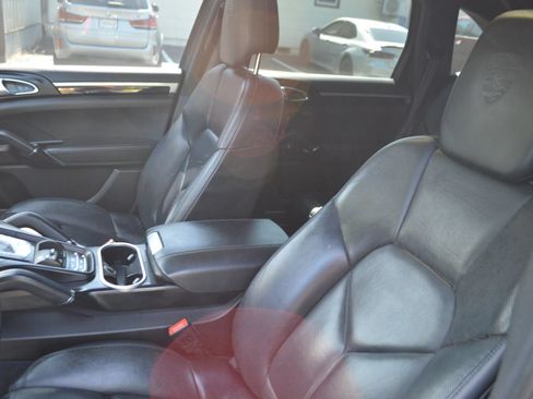 Used 2016 Porsche Cayenne AWD/4WD image 15