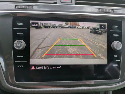 Used 2022 Volkswagen Tiguan SE AWD/4WD image 12