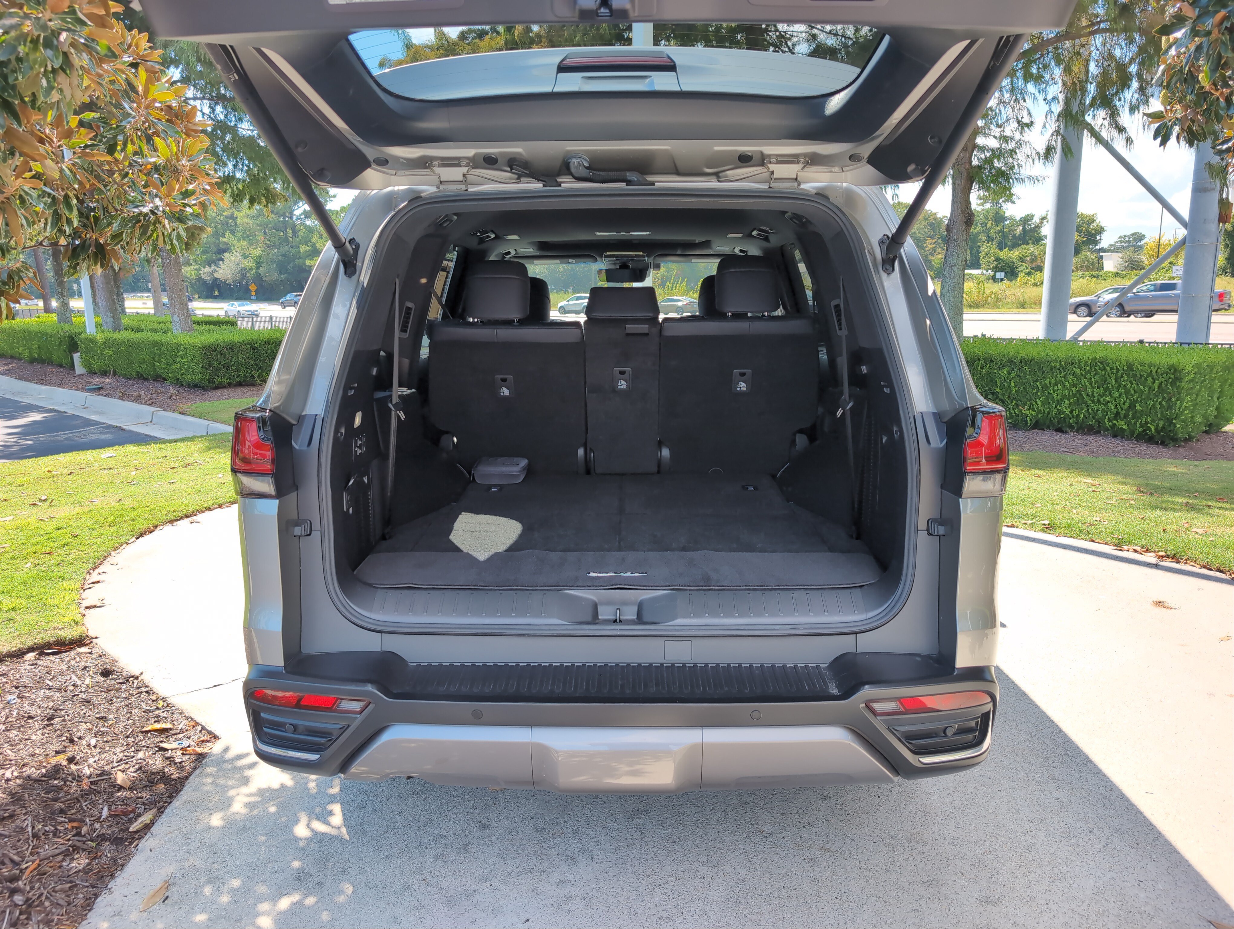 Used 2024 Lexus LX 600 4WD w/ Luxury Package image 33