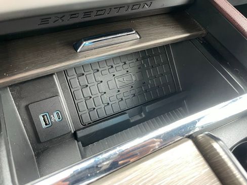 Used 2024 Ford Expedition Max Limited image 13