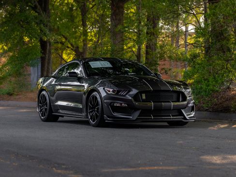 Used 2016 Ford Mustang Shelby GT350 w/ Technology Package image 43