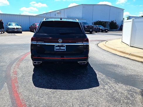 Used 2024 Volkswagen Atlas SEL Premium R-Line AWD/4WD image 5