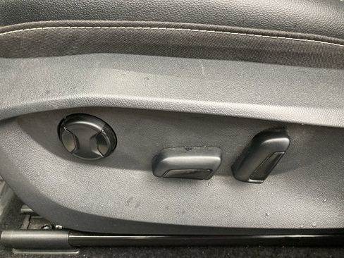 Used 2022 Volkswagen Taos SE w/ Panoramic Sunroof Package image 34